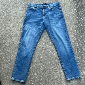 GAP Straight Taper Bluejeans.